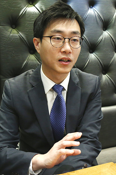 장경태 더불어민주당 전국청년위원회 위원장이 <일요시사>와 인터뷰를 갖고 있다.