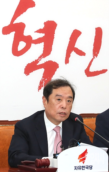 발언하는 김병준 자유한국당 혁신비상대책위원장