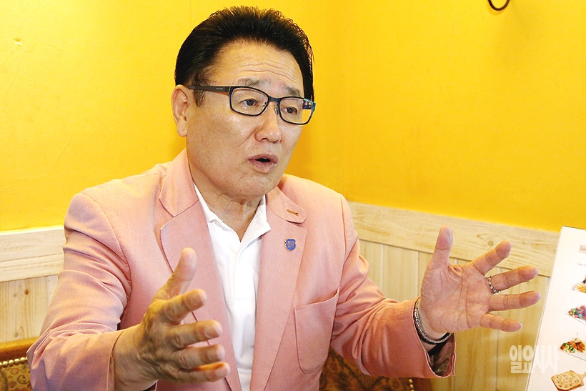 유준상 한국정보기술연구원장이 일요시사와 인터뷰를 갖고 있다. 유준상 한국정보기술원장이 일요시사와 인터뷰를 갖고 있다.
