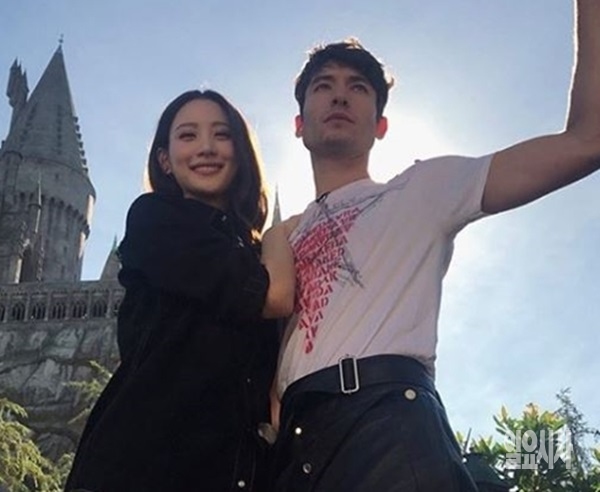 수현 에즈라 밀러 '신비한 동물들과 그렌델왈드의 범죄' (사진: 수현 인스타그램) ▲ 수현 에즈라 밀러 '신비한 동물들과 그렌델왈드의 범죄' (사진: 수현 인스타그램)