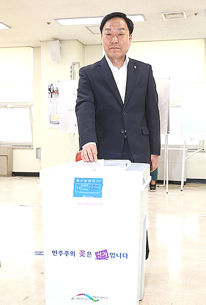 이필운 전 안양시장 ▲ ▲이필운 전 안양시장