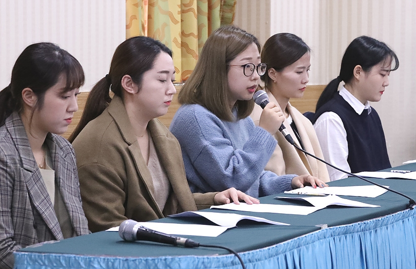 기자회견 갖는 ‘팀킴’ 여자컬링 선수들 ▲ 기자회견 갖는 여자컬링 선수들