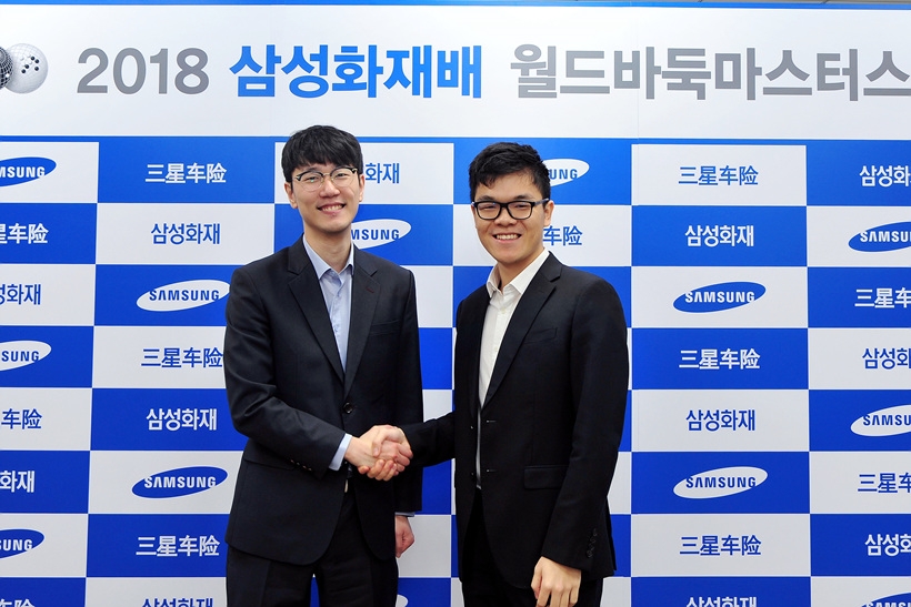 안국현 8단(사진 왼쪽)과 중국의 커제 9단 ▲ 안국현 8단(사진 왼쪽)과 중국의 커제 9단