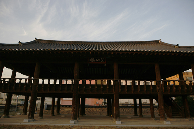 청주중앙공원의 운치를 더하는 망선루 ▲ 청주중앙공원의 운치를 더하는 망선루