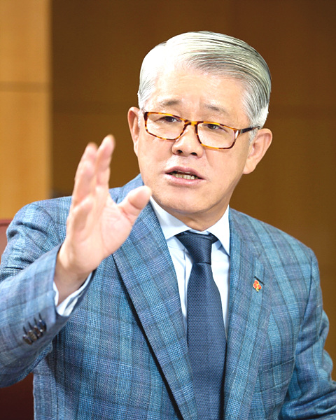 최신원 SK네트웍스 회장 ▲ 최신원 SK네트웍스 회장