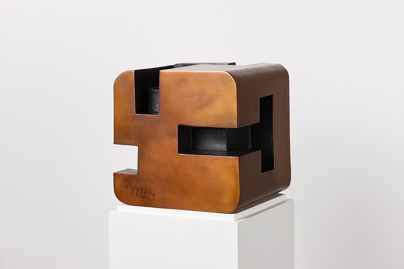 모퉁이집 No.17_A The House on the Corner No.17_A, 1999, copper, 22x22x22(h)cm ▲ 모퉁이집 No.17_A The House on the Corner No.17_A, 1999, copper, 22x22x22(h)cm