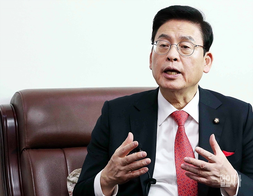 2·27 전당대회 출마를 선언한 정우택 자유한국당 의원 ▲ 2·27 전당대회 출마를 선언한 정우택 자유한국당 의원