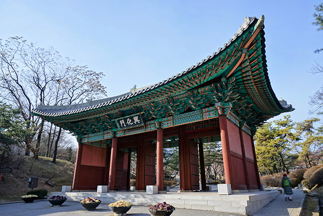 역사의 아픔이 남아 있는 경희궁 흥화문 ▲ 역사의 아픔이 남아 있는 경희궁 흥화문