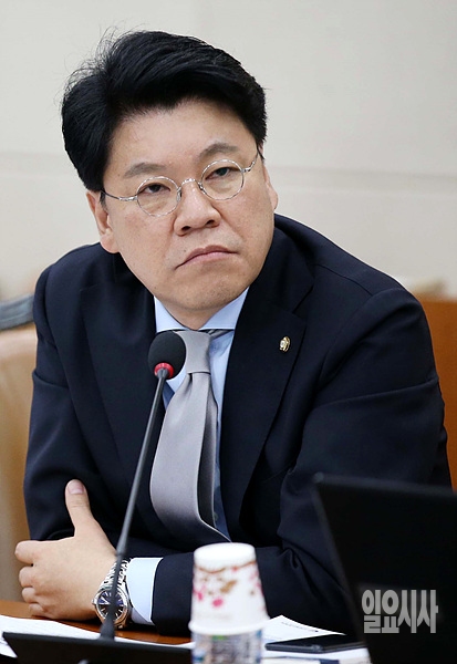 ‘아들 성매매 의혹’으로 입길에 올랐던 장제원 자유한국당 의원 ▲ ‘아들 성매매 의혹’으로 입길에 올랐던 장제원 자유한국당 의원
