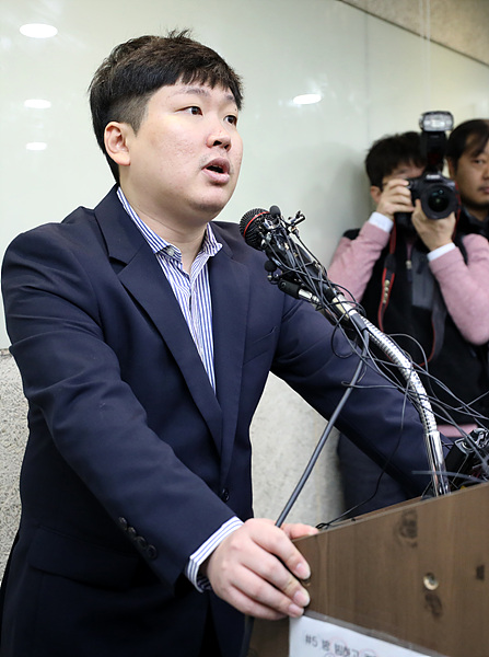 기자회견 갖는 신재민 전 기획재정부 사무관 ▲ 기자회견 갖는 신재민 기획재정부 전 사무관