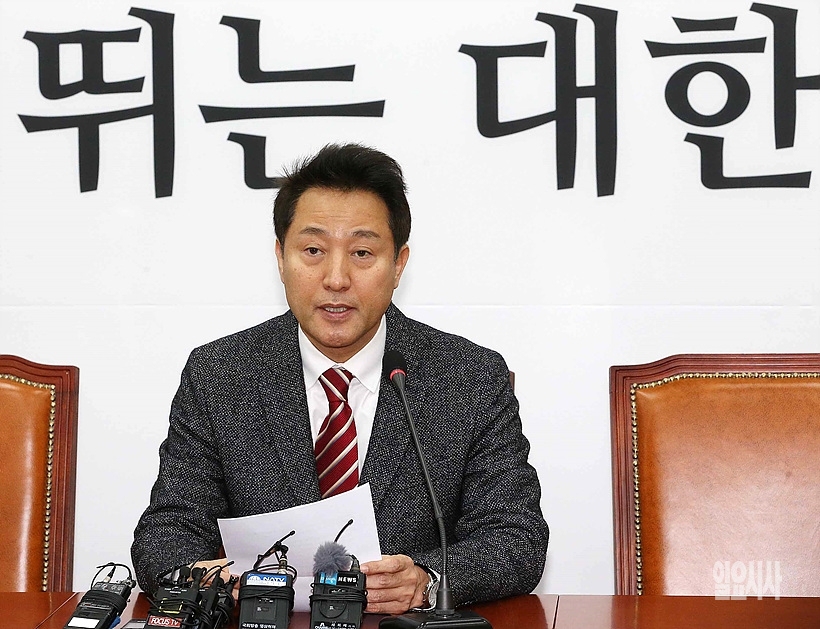 당권도전 기자회견 갖는 오세훈 전 서울시장 ▲ 당권도전 기자회견 갖는 오세훈 전 서울시장