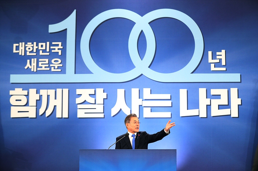 신년 기자회견 갖는 문재인 대통령 ⓒ청와대 ▲ 신년 기자회견 갖는 문재인 대통령 ⓒ청와대