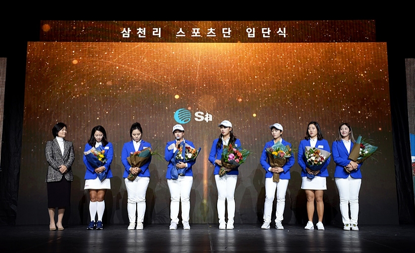 삼천리 스포츠단(사진 왼쪽부터 지유진 감독, 홍란, 조윤지, 박채윤, 이수진3, 성지은, 김해림, 배선우 프로) ▲ 삼천리 스포츠단(사진 왼쪽부터 지유진 감독, 홍란, 조윤지, 박채윤, 이수진3, 성지은, 김해림, 배선우 프로)