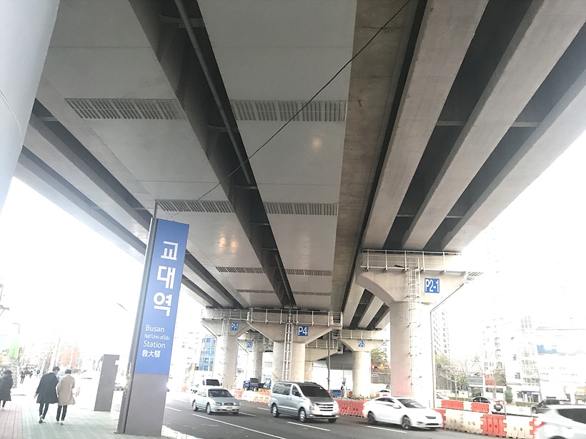 KTX 동해남부선 교대역 교량 ▲ KTX 동해남부선 교대역 교량