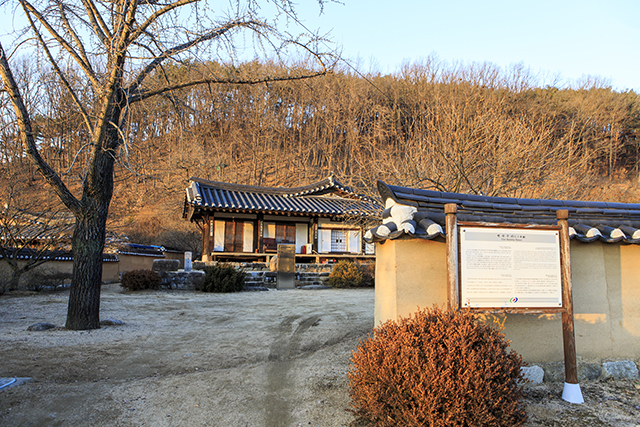 협동학교 교사(校舍)로 쓰인 내앞마을 김대락의 집, 백하구려 ▲ 협동학교 교사(校舍)로 쓰인 내앞마을 김대락의 집, 백하구려