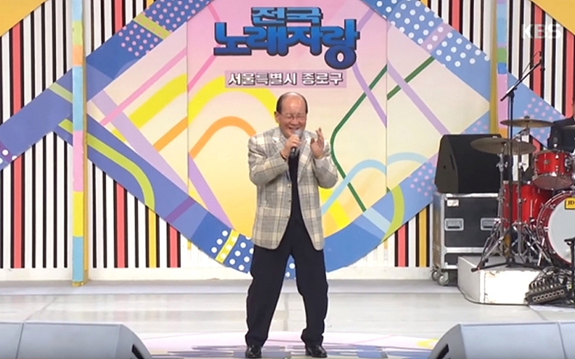 열창하는 지병수 할아버지 ▲ 지병수 할아버지