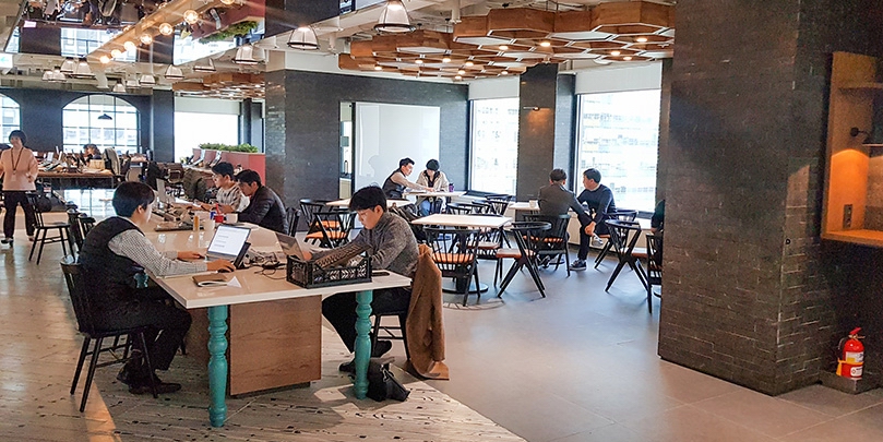 SK서린사옥의 공유 오피스서 근무하고 있는 SK이노베이션 계열 임직원들