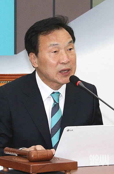 최근 당내 내홍으로 고민 많은 손학규 바른미래당 대표 ▲ 최근 당내 내홍으로 고민 많은 손학규 바른미래당 대표