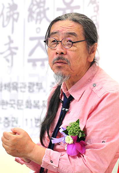 소설가 이외수 ▲ 소설가 이외수