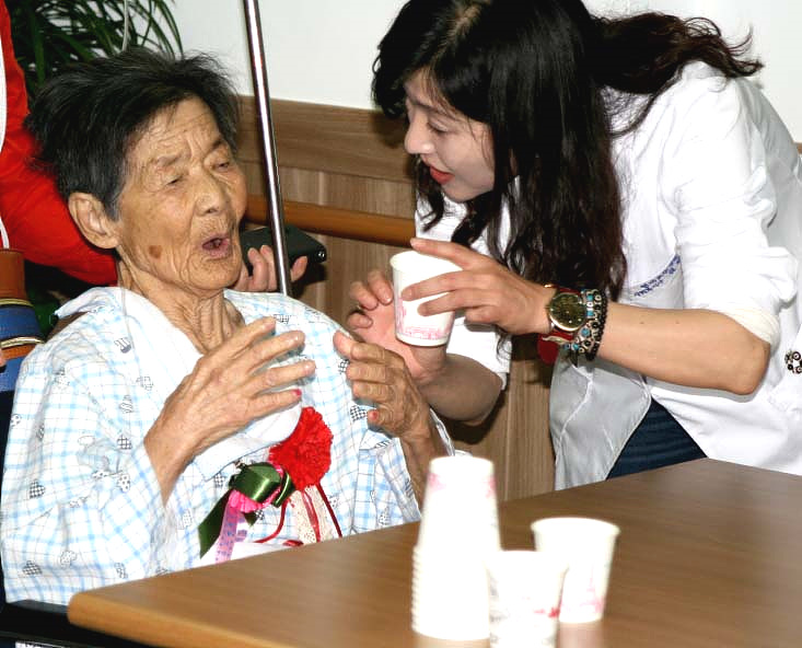 노령인구가 늘어나면서 미래 유망직종으로 예상되는 사회복지사 ▲ 노령인구가 늘어나면서 미래 유망직종으로 예상되는 사회복지사