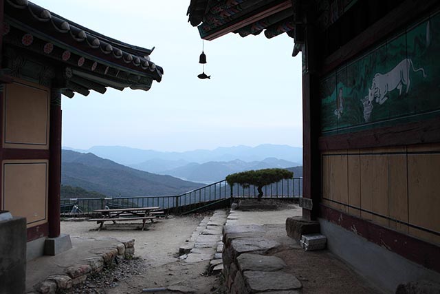 빼어난 전망과 고즈넉한 분위기가 매력인 금수산 정방사 ▲ 빼어난 전망과 고즈넉한 분위기가 매력인 금수산 정방사