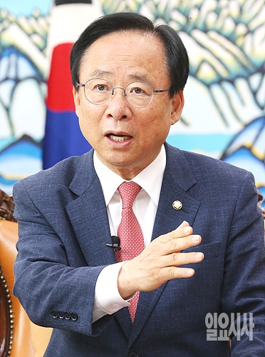 대담 중인 이주영 국회부의장