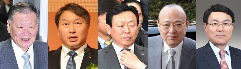 (사진 왼쪽부터)정몽구 현대자동차그룹 회장, 최태원 SK 회장, 신봉빈 롯데그룹 회장, 김승연 한화그룹 회장, 최정우 포스코 회장 ▲ (사진 왼쪽부터)정몽구 현대자동차그룹 회장, 최태원 SK 회장, 신봉빈 롯데 회장, 김승연 한화 회장, 최정우 포스코 회장