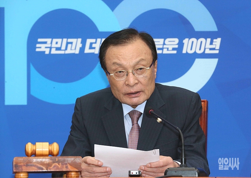 최근 더불어민주당이 21대 총선을 앞두고 여성 및 정치 신인 우대 등을 골자로 하는 공천 룰 재정비에 나섰다. ▲ 최근 더불어민주당이 21대 총선을 앞두고 여성 및 정치 신인 우대 등을 골자로 하는 공천 룰 재정비에 나섰다.