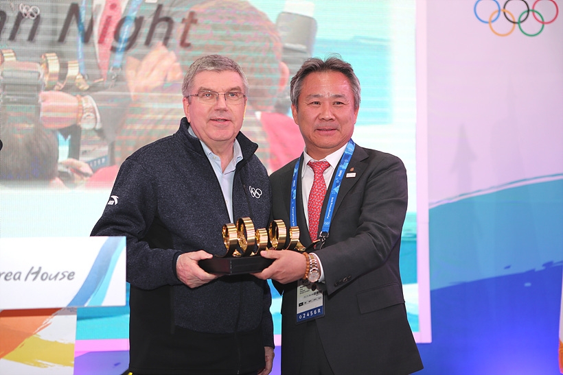 토마스 바흐 IOC위원장과 이기흥 대한체육회장 ▲ 토마스 바흐 IOC위원장과 이기흥 대한체육회장