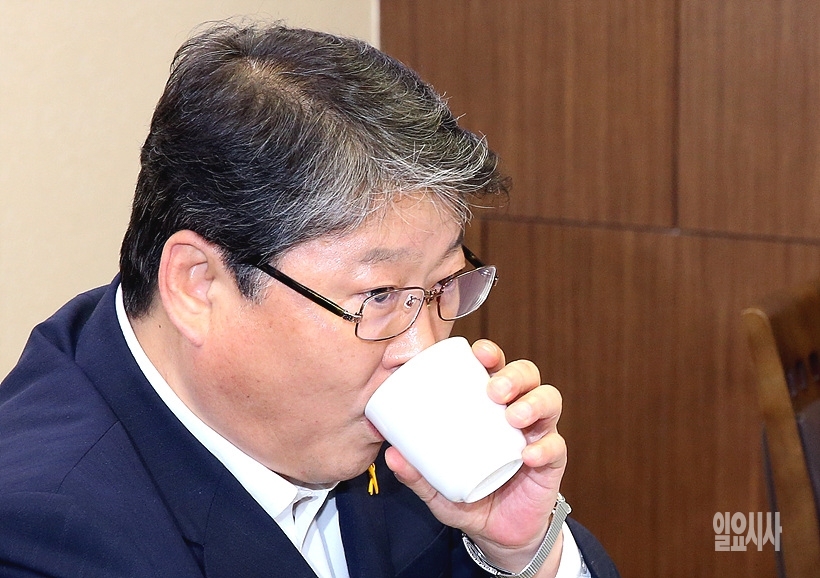 최근 서울시와 우리공화당(공동대표 조원진, 사진)이 광화문 광장 사용을 두고 쟁탈전을 벌이고 있다. ▲ 조원진 우리공화당 공동대표