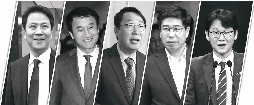 (사진 왼쪽부터)임종석 전 대통령비서실장, 한병도전 정무수석, 윤영찬 전 소통수석, 백원우 전 민정비서관, 권혁기 전 춘추관장 ▲ (사진 왼쪽부터)임종석 전 대통령비서실장, 한병도전 정무수석, 윤영찬 전 소통수석, 백원우 전 민정비서관, 권혁기 전 춘추관장