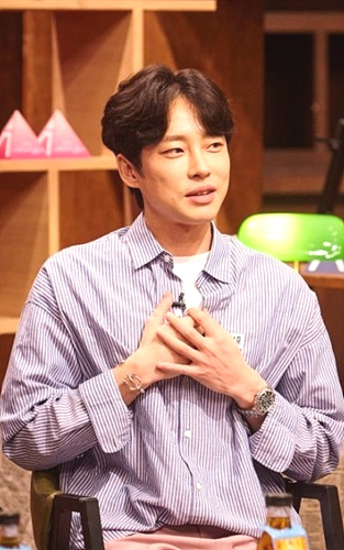성폭행 혐의로 징역 5년을 선고받은 배우 강성욱 ⓒ채널A ▲ 성폭행 혐의로 징역 5년을 선고받은 배우 강성욱 ⓒ채널A