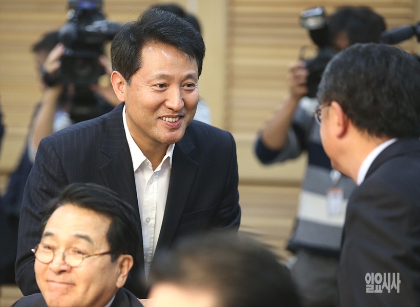 최근 자유한국당 황교안 호(號)의 지지율이 급락하고 있는 가운데 오세훈 전 서울시장의 등판론이 모락모락 피어오르고 있다. ▲ 최근 자유한국당 황교안호의 지지율이 급락하고 있는 가운데 오세훈 전 서울시장의 등판론이 모락모락 피어오르고 있다.