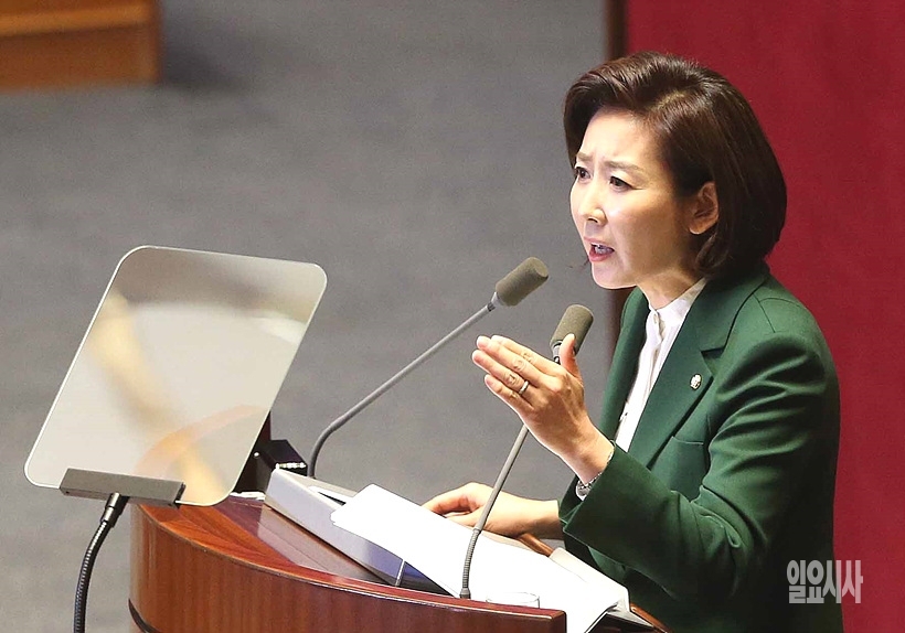 최근 황교안 자유한국당 대표의 리더십이 시험대에 오른 가운데 나경원 원내대표의 대망론이 급부상하고 있다. ▲ 최근 황교안 자유한국당 대표의 리더십이 시험대에 오른 가운데 나경원 원내대표의 대망론이 급부상하고 있다.