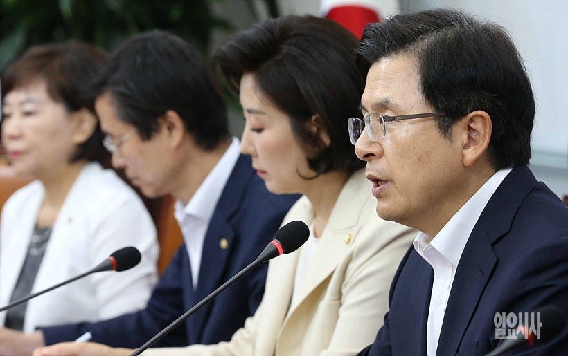 ▲ 황교안 자유한국당 대표가 나경원 원내대표에 실권을 내주는 등 추석 위기설을 맞고 있는 것으로 알려졌다.