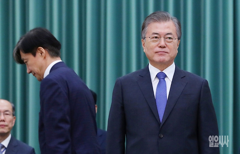 최근 조국 전 법무부장관 사퇴 관련 청와대 개각론이 급부상하고 있다. ⓒ청와대 ▲ 최근 조국 전 법무부장관 사퇴 관련 청와대 개각론이 급부상하고 있다. ⓒ청와대