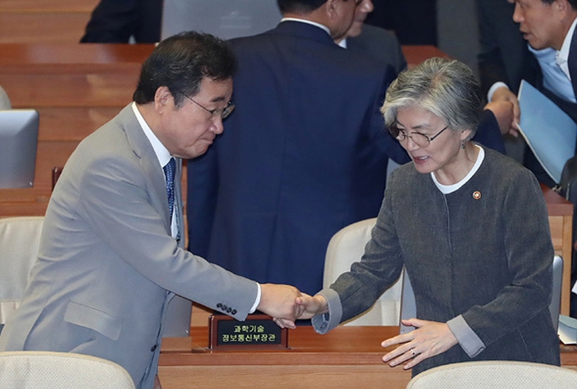 이낙연 국무총리와 강경화 외교부장관 ▲ 이낙연 국무총리와 강경화 외교부장관