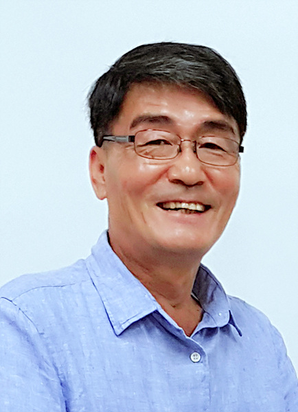 22년 만에 제3시집 발간한 김민재 시인 ▲ 김민재 시인