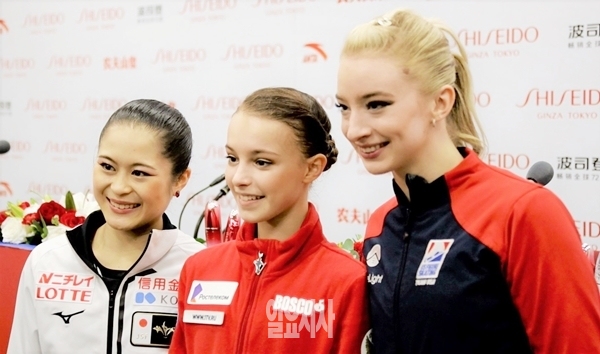 왼쪽부터 미야하라 사토코(Satoko Miyahara), 안나 쉐르바코바(Anna Shcherbakova), 엠버 글렌(Amber Glenn) (사진:DB)
