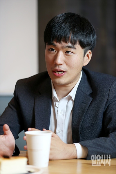 황희두 더불어민주당 20대 총선기획단 위원이 <일요시사>와 인터뷰를 갖고 있다. ⓒ문병희 기자