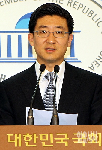 21대 총선 불출마 선언 기자회견 갖고 있는 김세연 자유한국당 의원 ▲ 21대 총선 불출마 선언을 했던 김세연 자유한국당 의원
