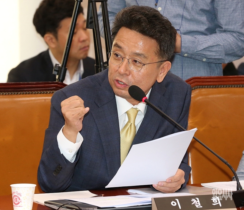 21대 총선 불출마를 선언했던 이철희 더불어민주당 의원 ▲ 21대 총선 불출마를 선언했던 이철희 더불어민주당 의원