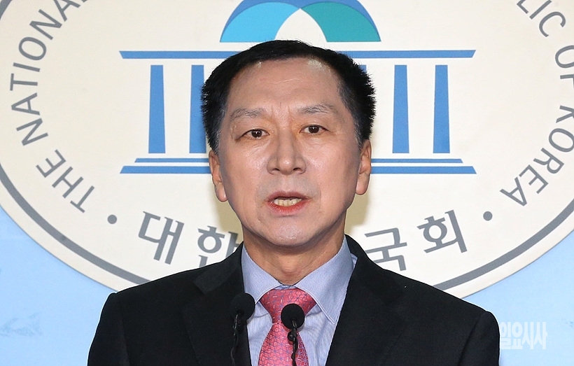 기자회견 갖는 김기현 전 울산시장 ▲ 김기현 전 울산시장