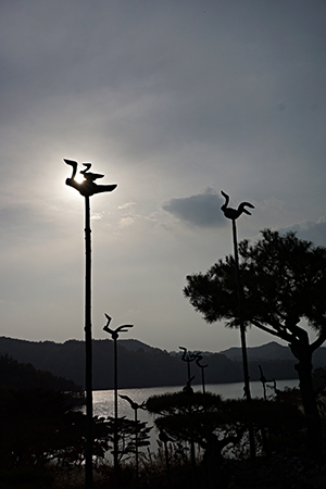 능강솟대문화공간에서 바라본 청풍호 ▲ 능강솟대문화공간에서 바라본 청풍호