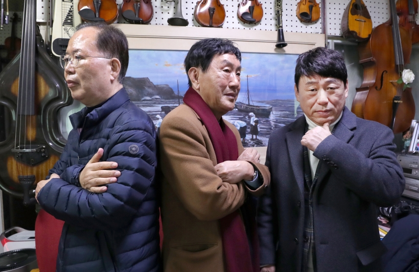 동묘역 인근 박현우 작곡가 사무실에서 정차르트-박토벤-작신이 포즈를 취하고 있다. ⓒ문병희 기자 ▲ ⓒ문병희 기자