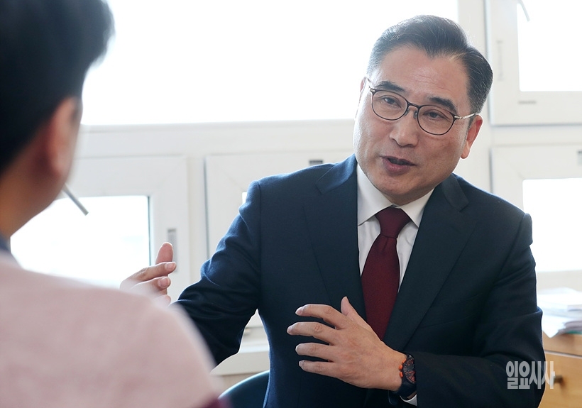 인터뷰 갖고 있는 김세현 부산 기장 예비후보 ⓒ문병희 기자