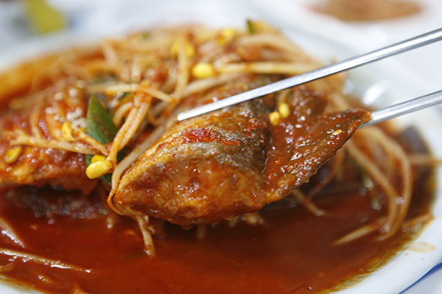 코스 요리를 주문하면 매콤한 대구찜도 맛볼 수 있다. ▲ 코스 요리를 주문하면 매콤한 대구찜도 맛볼 수 있다.