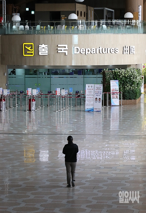 간간히 공항 관계자만 보이는 출국장 ⓒ문병희 기자