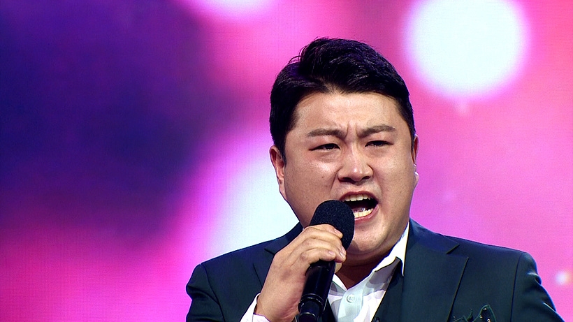 열창 중인 김호중