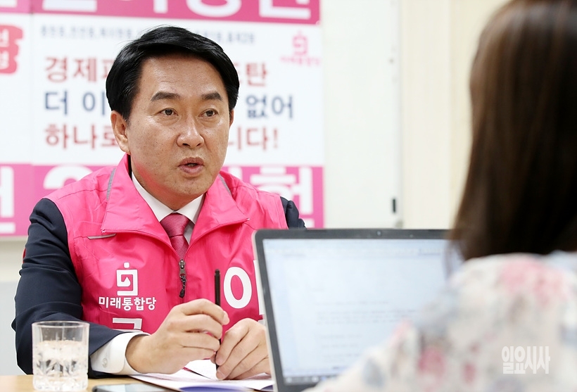 이성헌 미래통합당 서대문갑 후보가 <일요시사>와 인터뷰를 갖고 있다. ⓒ문병희 기자